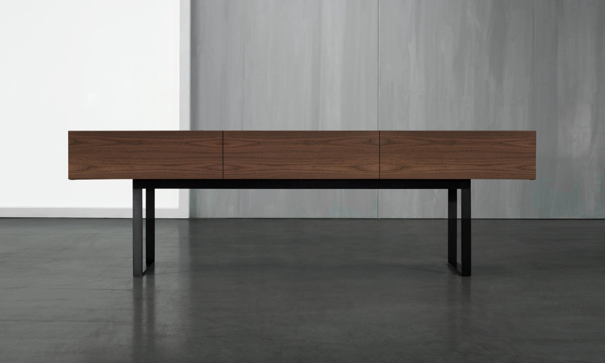 Emme_Console_with_Doors.jpg page slideshow item 2