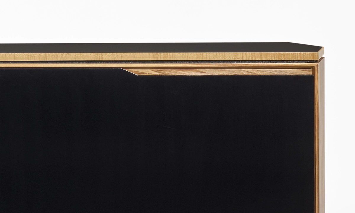 ascari_credenza-_details_-integrated_pull.jpg page slideshow item 3
