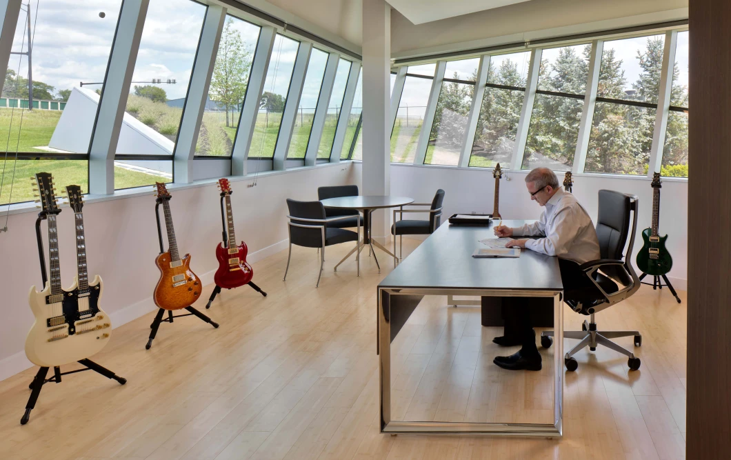 Merino Freestanding Desk and Meeting table slide 1